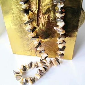 STUNNING Vintage Shell Necklace-Mother of Pearl